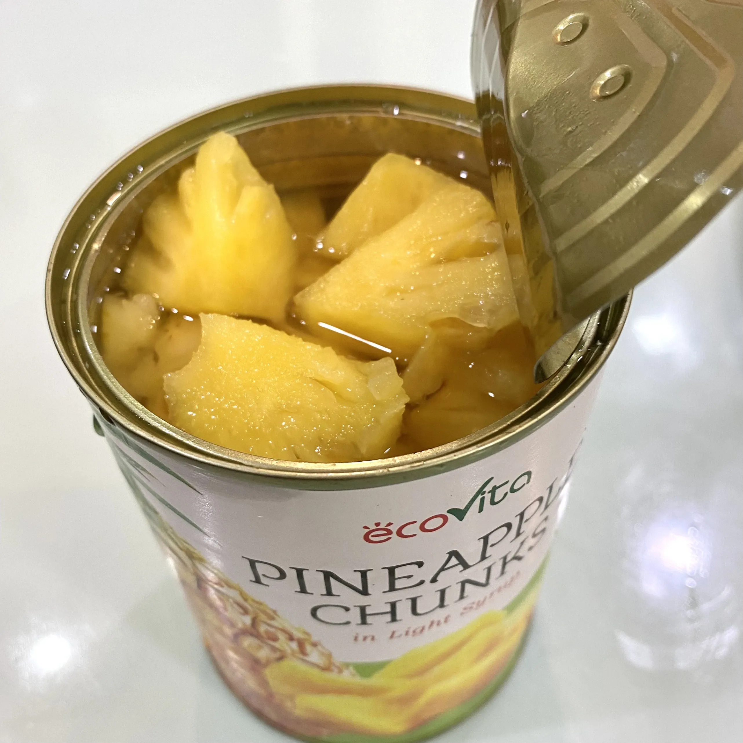 Canned pineapple chunks as a convenient nutritious fruit option